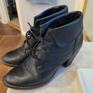 New Price! Steve Madden Black leather tie booties